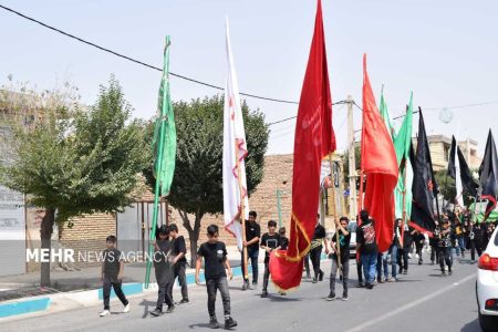 تجمع بزرگ سوگواران تاسوعای حسینی در حرم شهدای گمنام بهاباد