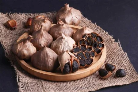 خواص خرید سیر سیاه دکتر بیز در آقای بیز