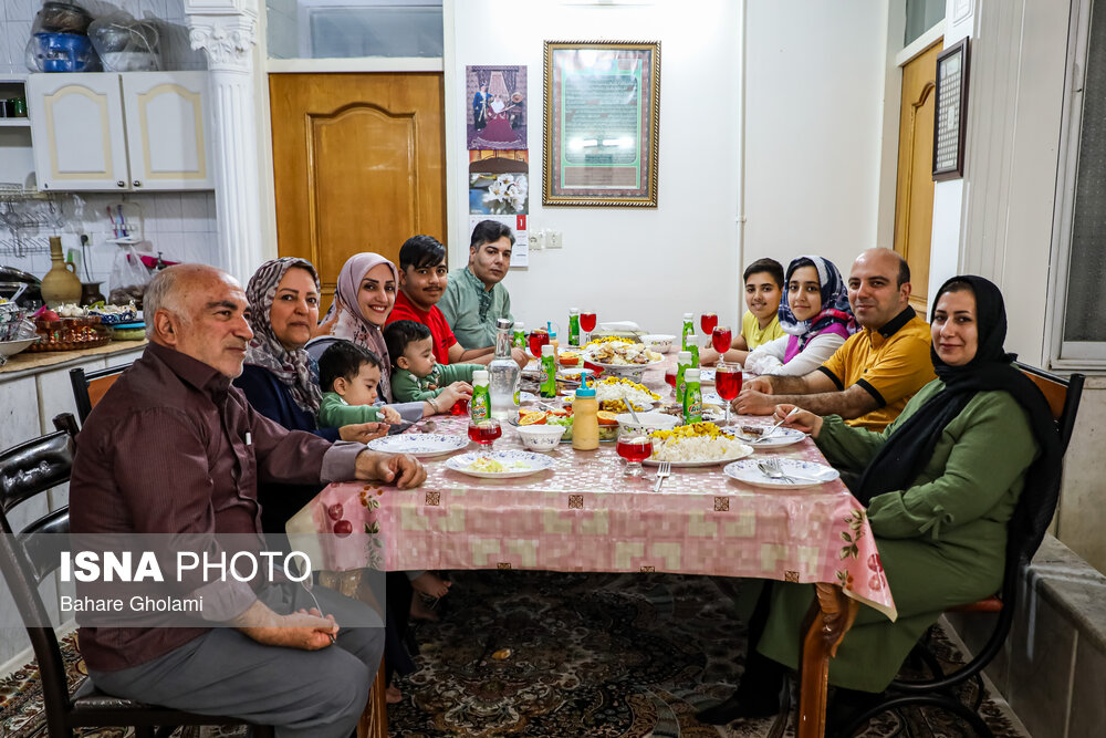 نسیان سادگی در دورهمی‌های خانوادگی یلدا