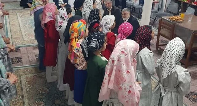 استاندار تهران ضمن دیدار با خانواده یک شهید از دو مرکز نگهداری دختران بی سرپرست بازدید کرد